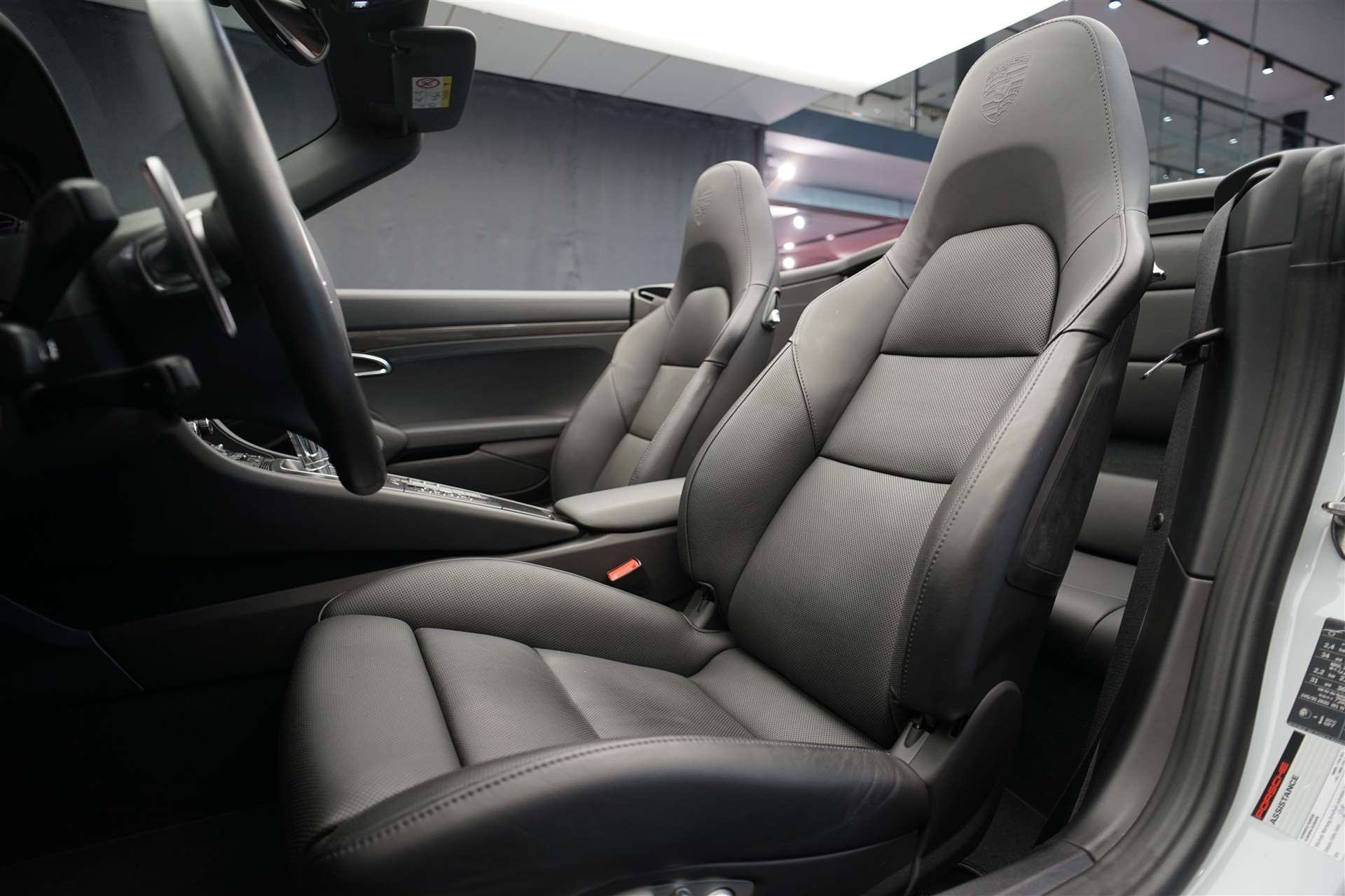 PORSCHE 911 Turbo S Cabrio PDK *CH-Fahrzeug* *wenig KM*-image-18