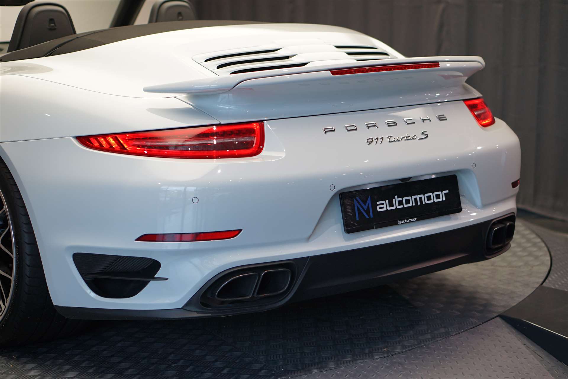 PORSCHE 911 Turbo S Cabrio PDK *CH-Fahrzeug* *wenig KM*-image-14