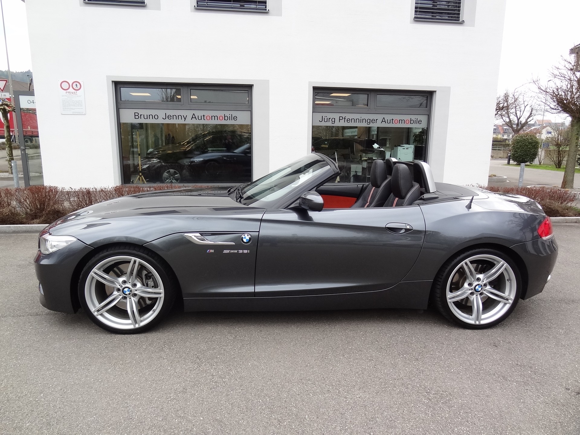 BMW Z4 sDrive35i DKG-showroom-element-1