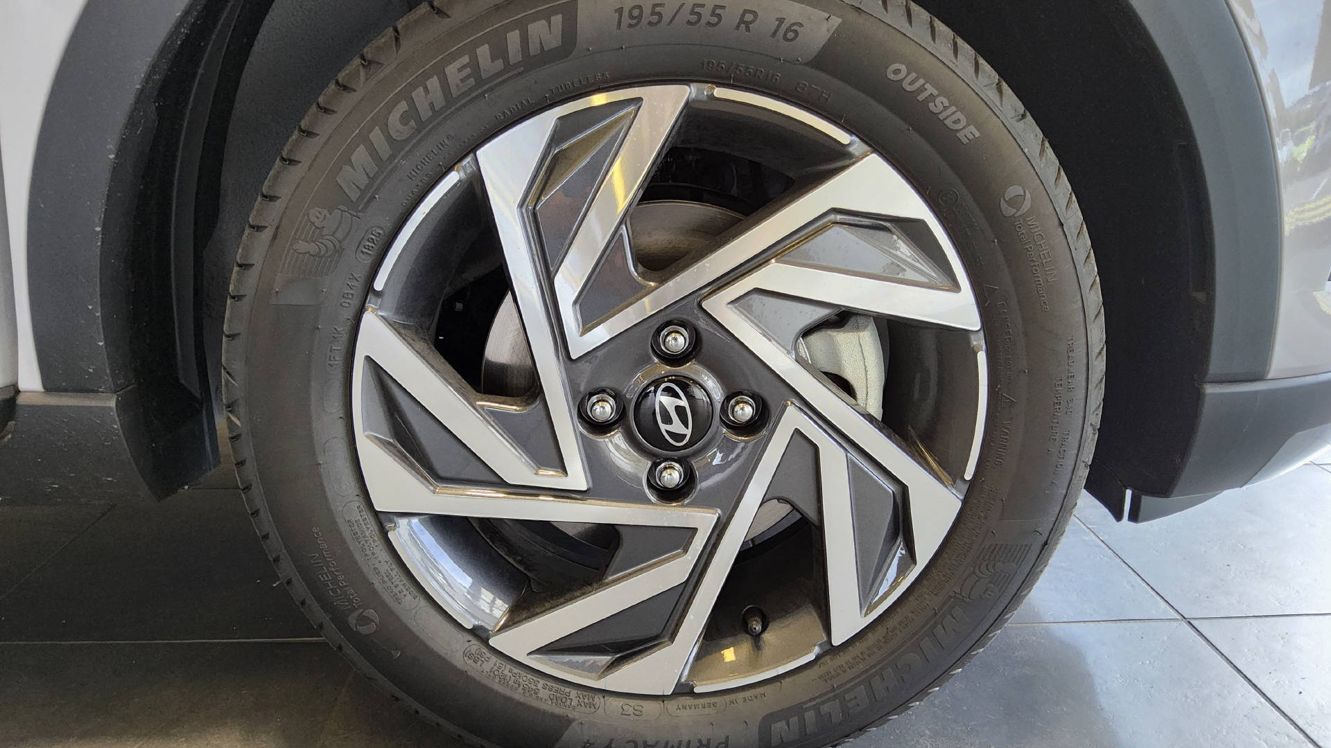 HYUNDAI Bayon 1.0 T-GDi Amplia-image-28