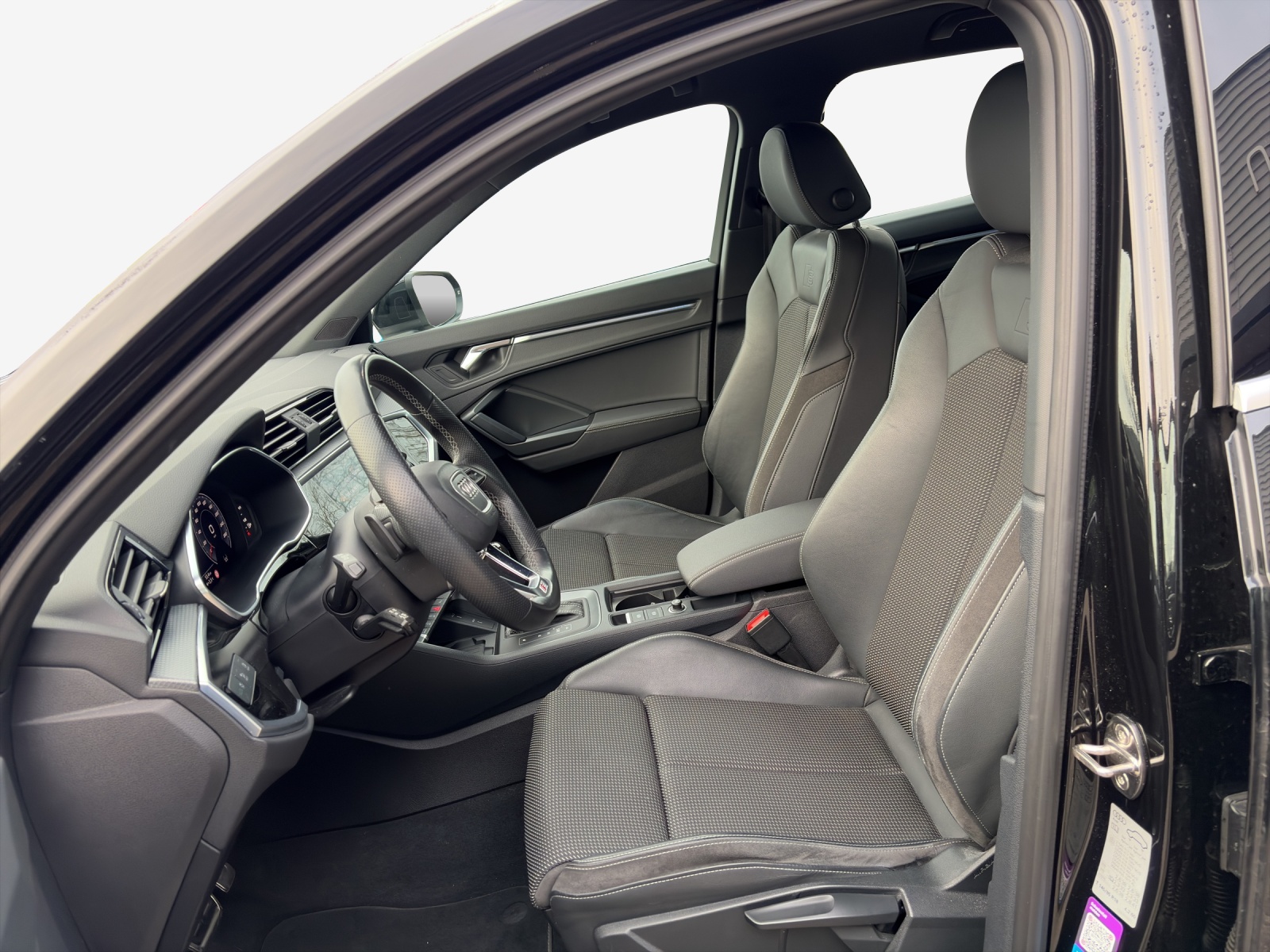 AUDI Q3 35 TFSI S line Attraction S-tronic-image-7