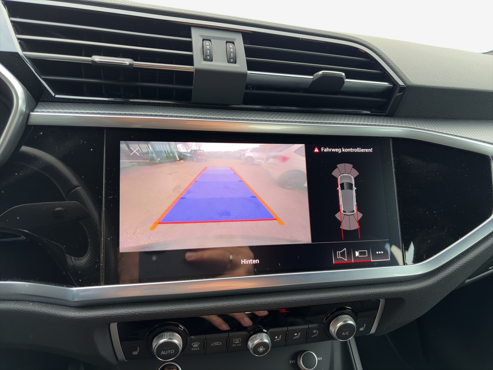 AUDI Q3 35 TFSI S line Attraction S-tronic-image-13