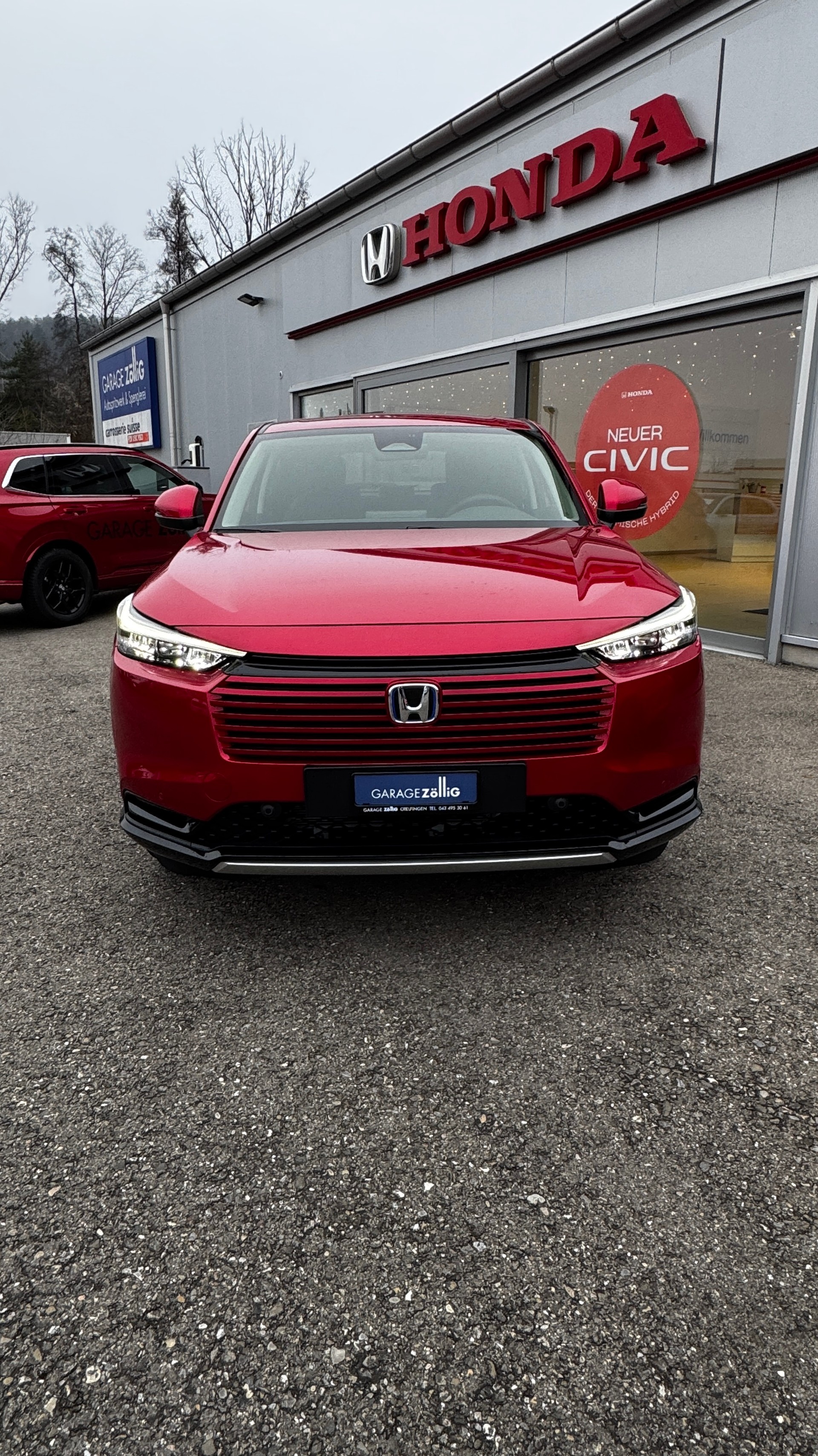 HONDA HR-V e:HEV 1.5l Advance Crystal Red, Urban Grau vorrätig 1.9% Leasing Aktion unschlagbar mit 8 Jahren Garantie-image-2