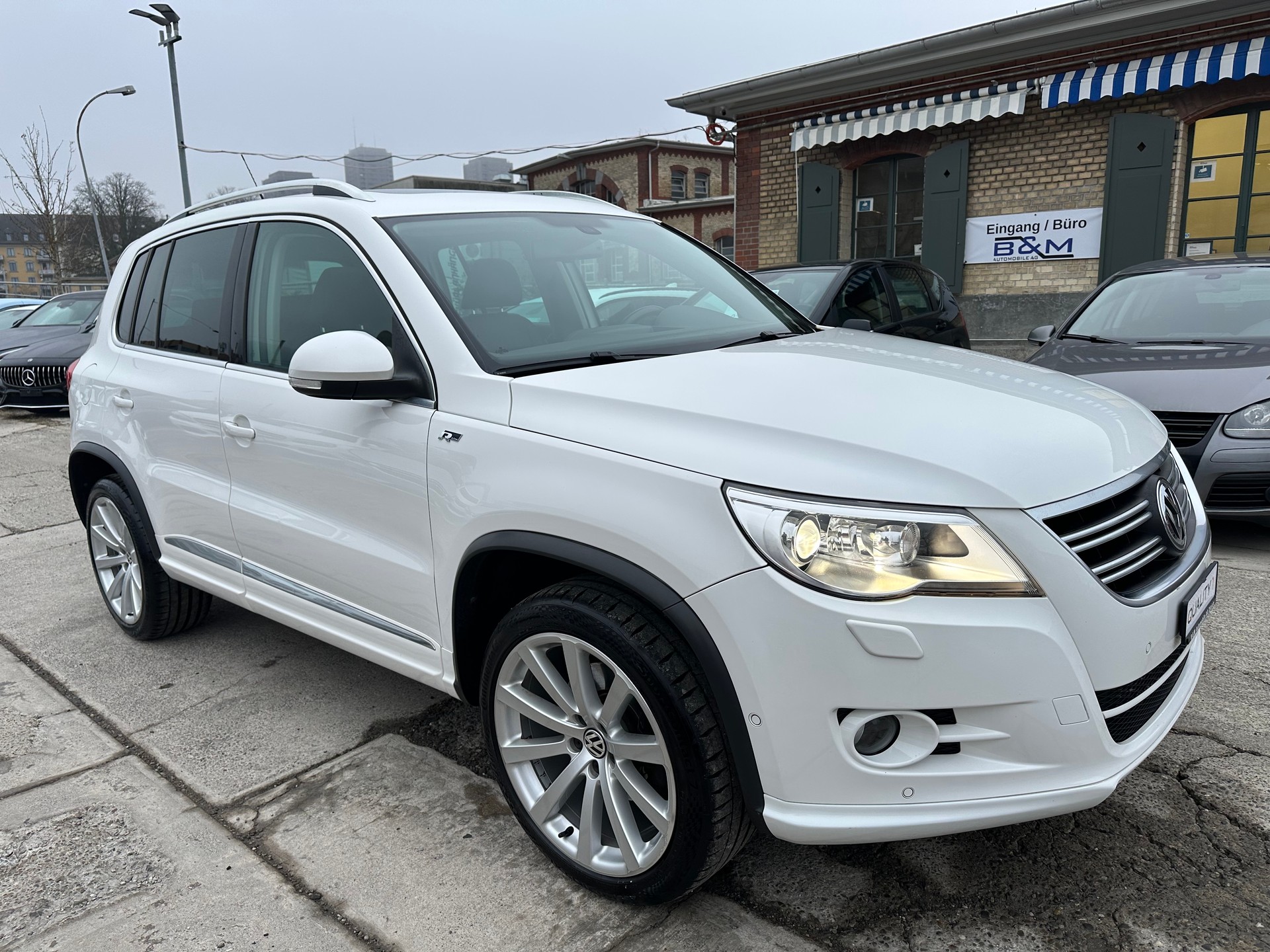 VW Tiguan 2.0 TSI Sport&Style DSG R-Line-image-2