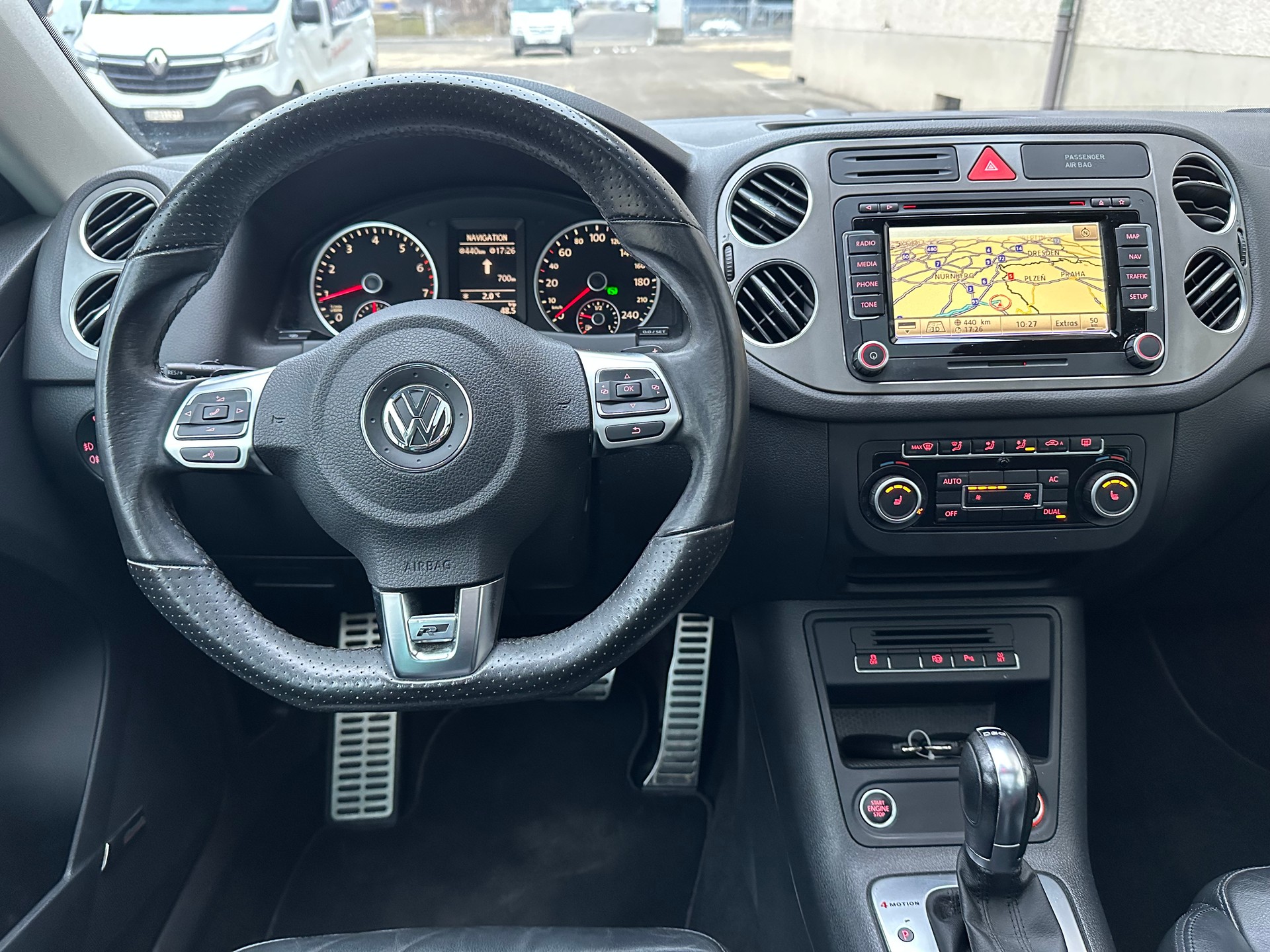 VW Tiguan 2.0 TSI Sport&Style DSG R-Line-image-11