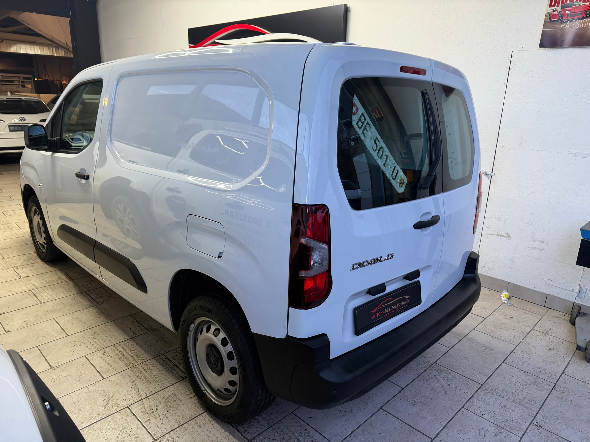 FIAT Doblo 1.5 BlueHDi L1 1000kg Swiss Plus A-image-5