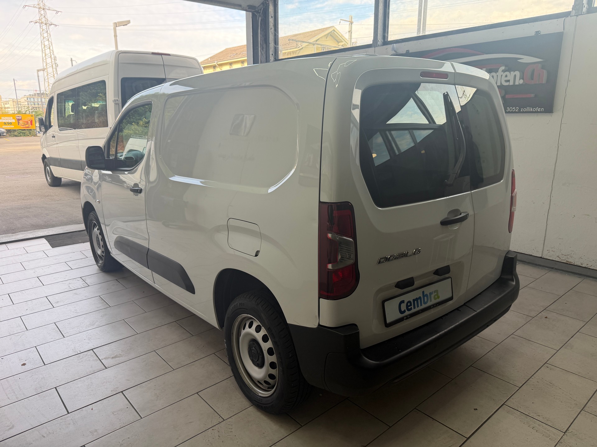 FIAT Doblo 1.5 BlueHDi L1 1000kg Swiss Plus A-image-5