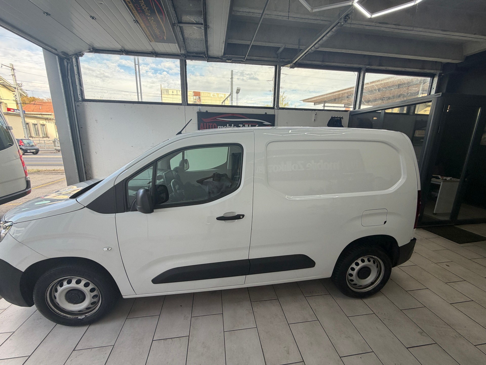 FIAT Doblo 1.5 BlueHDi L1 1000kg Swiss Plus A-image-10