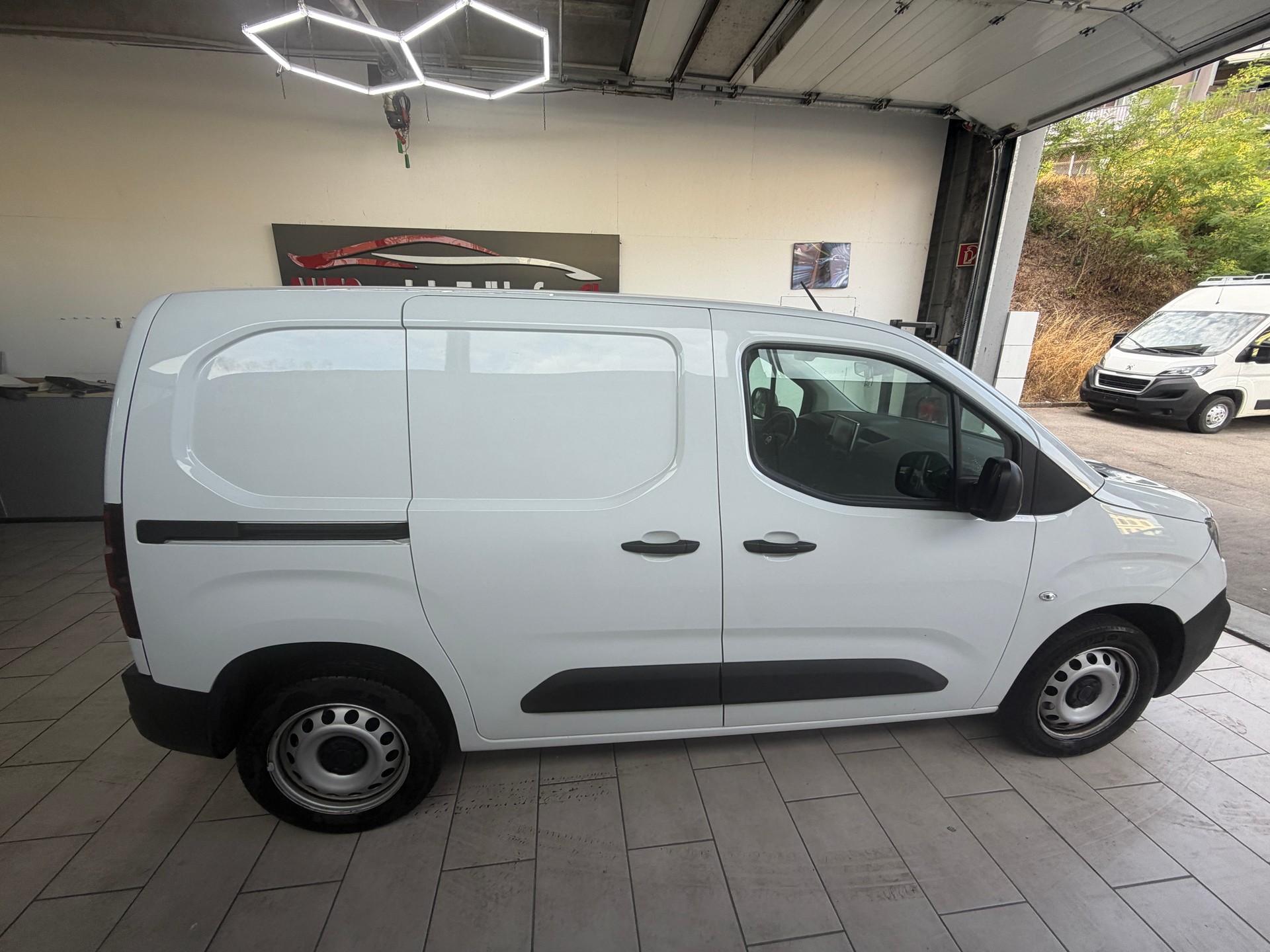 FIAT Doblo 1.5 BlueHDi L1 1000kg Swiss Plus A-image-9
