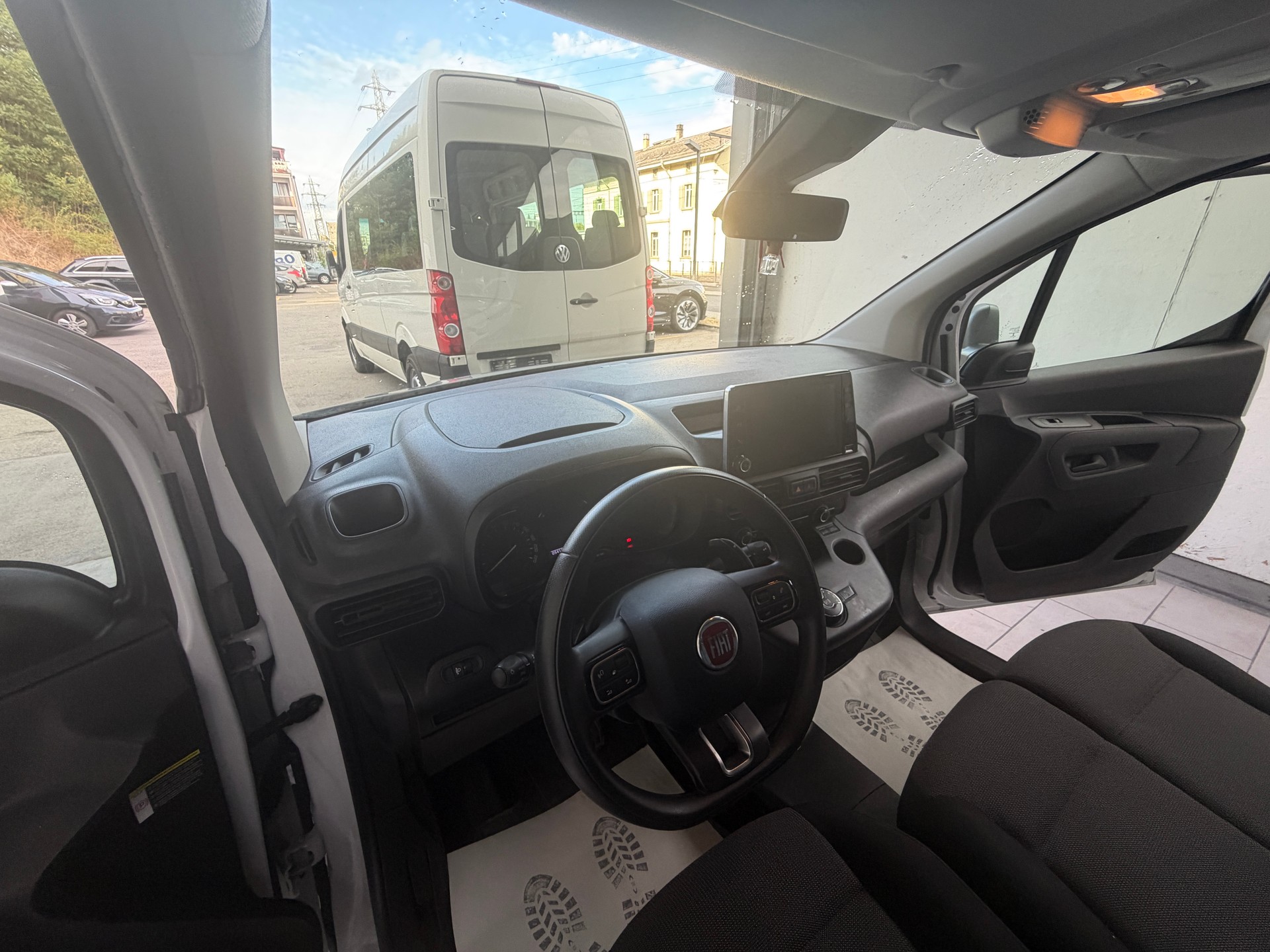 FIAT Doblo 1.5 BlueHDi L1 1000kg Swiss Plus A-image-11