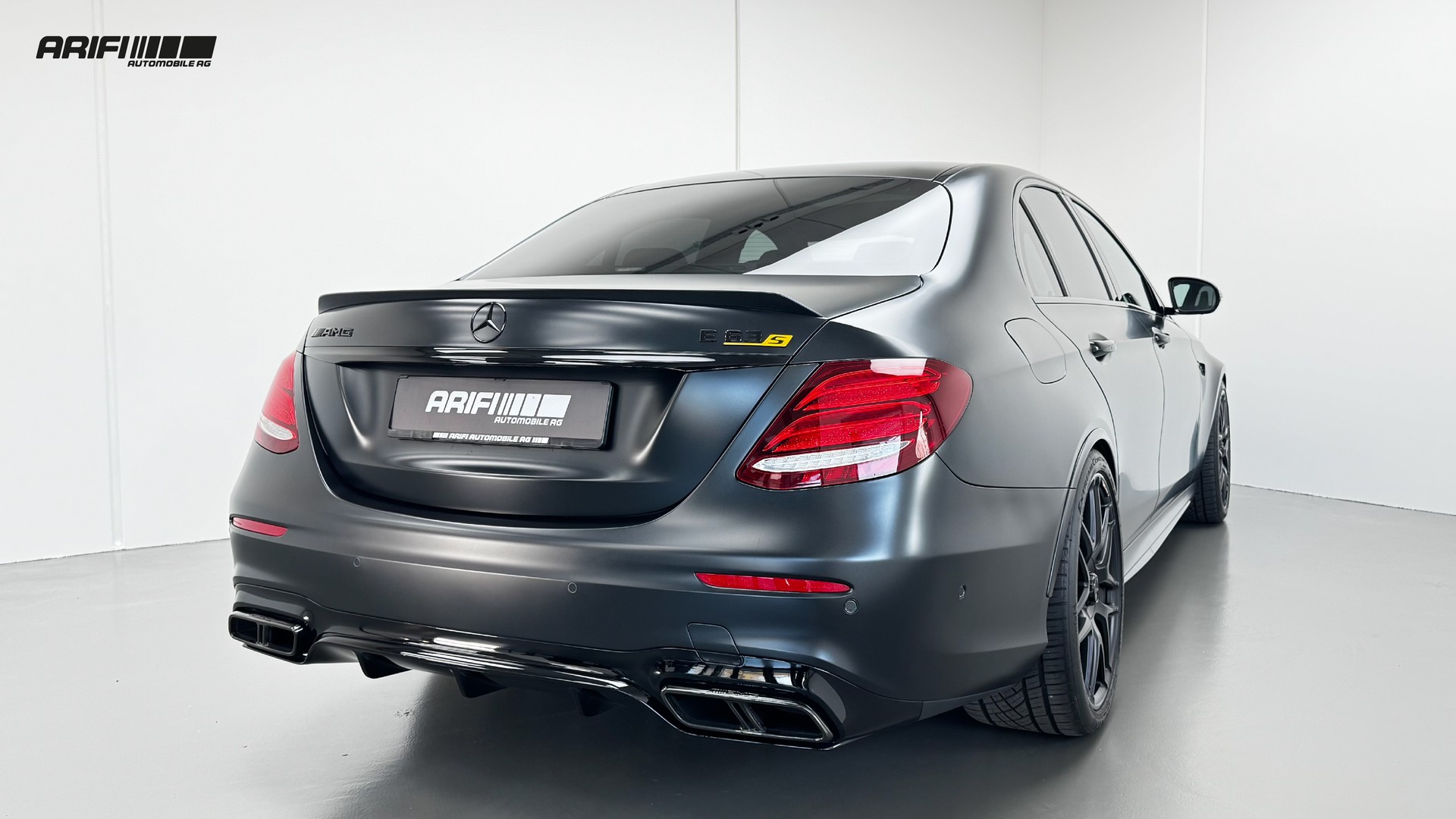 MERCEDES-BENZ E 63 AMG S Edition 1 Nachtschwarz Magno-image-5