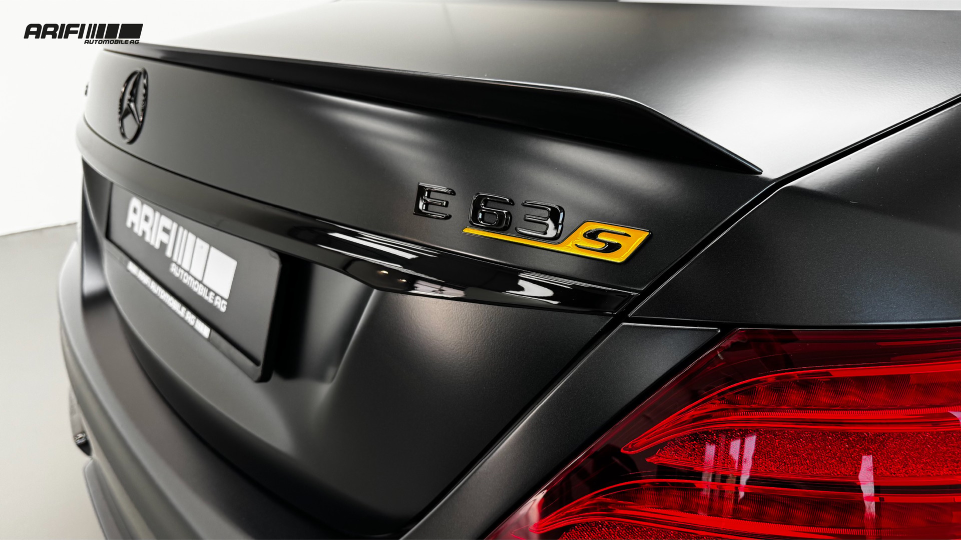 MERCEDES-BENZ E 63 AMG S Edition 1 Nachtschwarz Magno-image-10