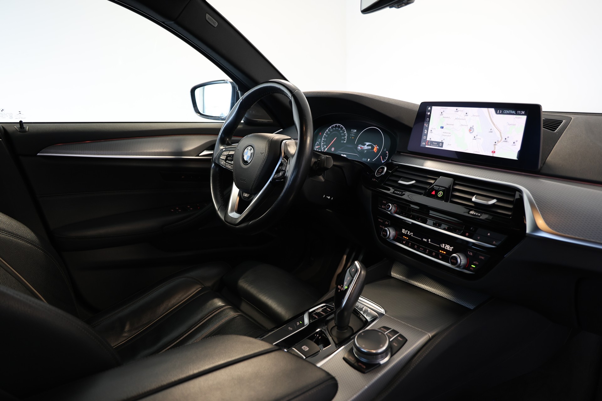 BMW 540d M-Sport xDrive Steptronic-image-12
