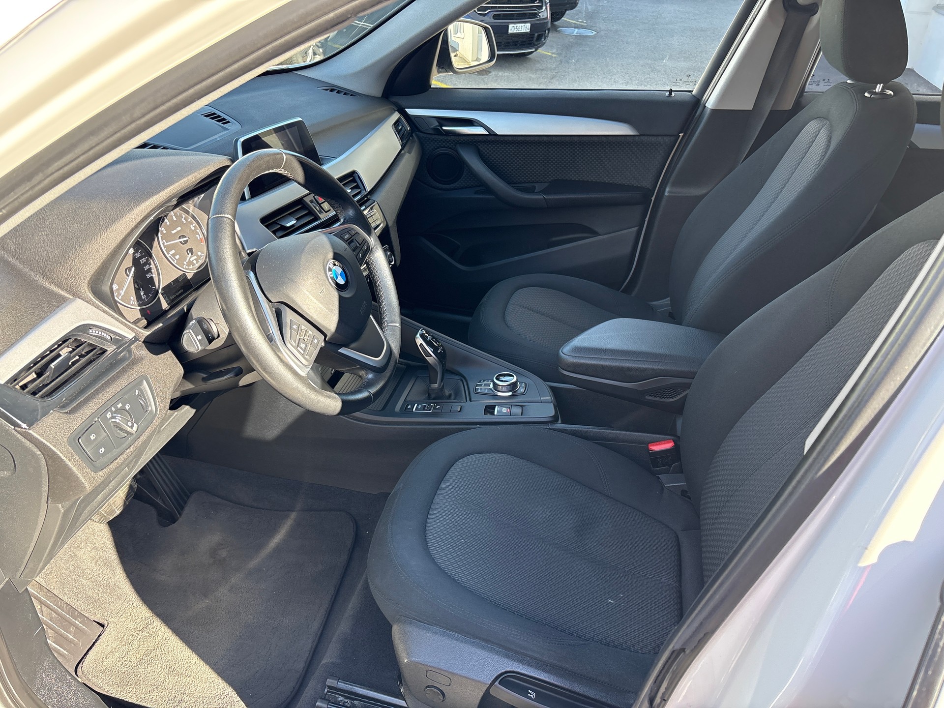 BMW X1 sDrive 18i Steptronic DSK-image-6