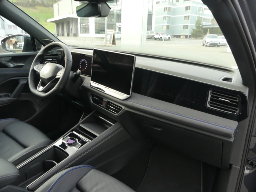 VW Tiguan 2.0 TDI SCR R-Line 4Motion DSG-image-8