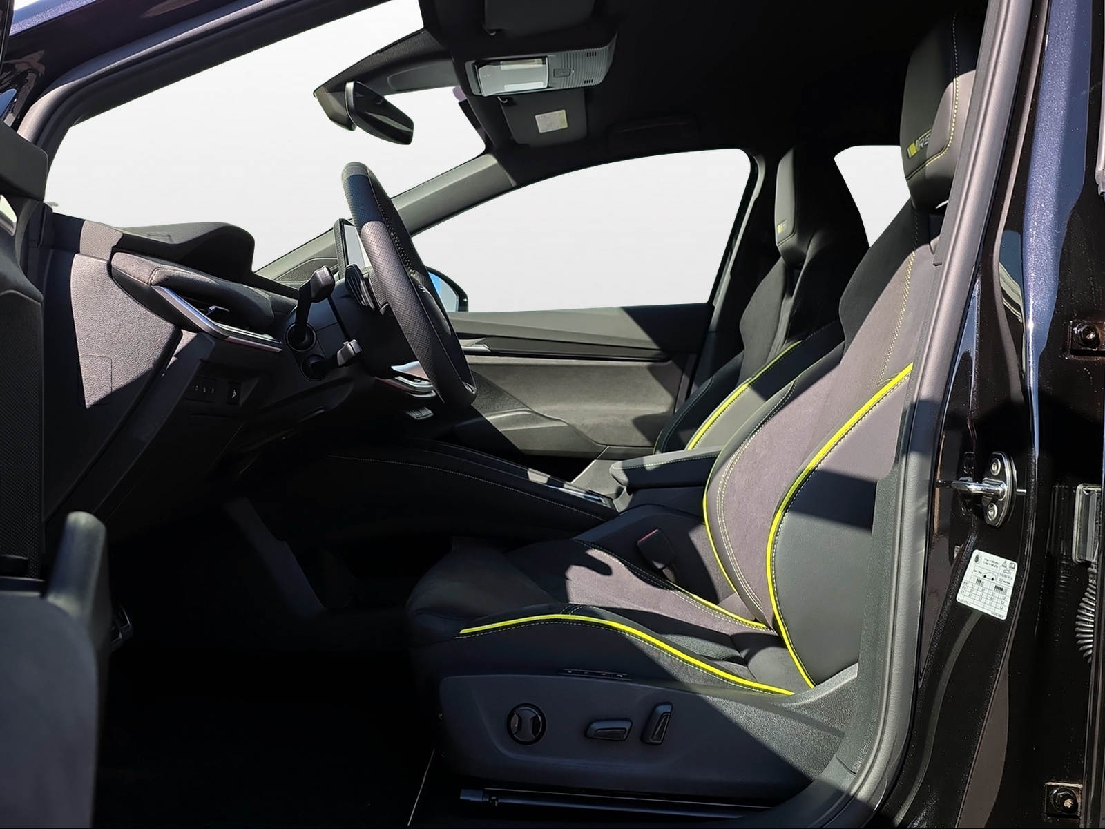 SKODA Enyaq 4x4 RS-image-6