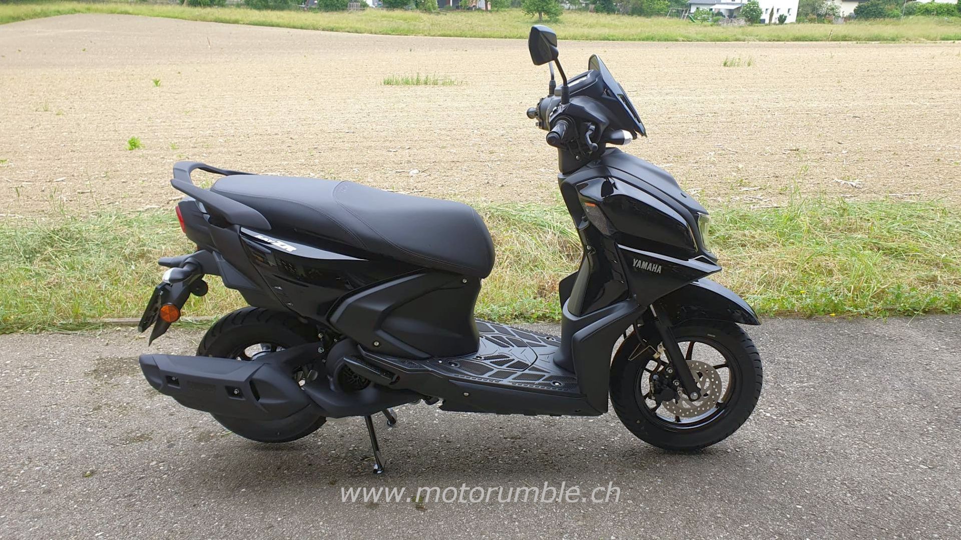 YAMAHA LCG125 RAYZR