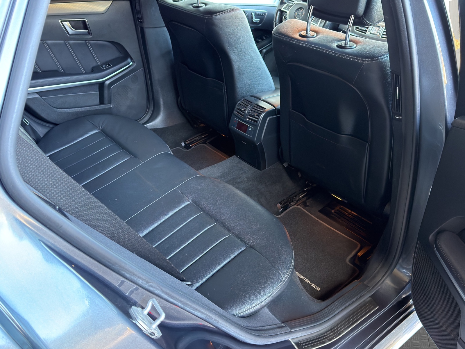 MERCEDES-BENZ E 350 BlueTEC Avantgarde 4Matic 7G-Tronic-image-12