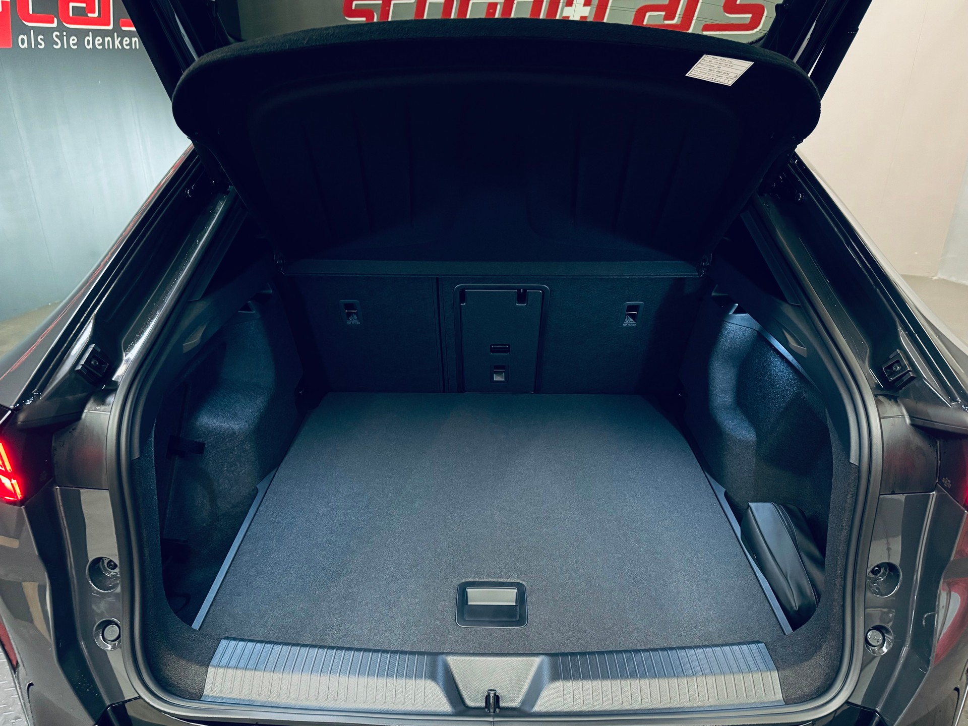 CUPRA Tavascan Type 9 77 kWh VZ Adrenaline-image-12