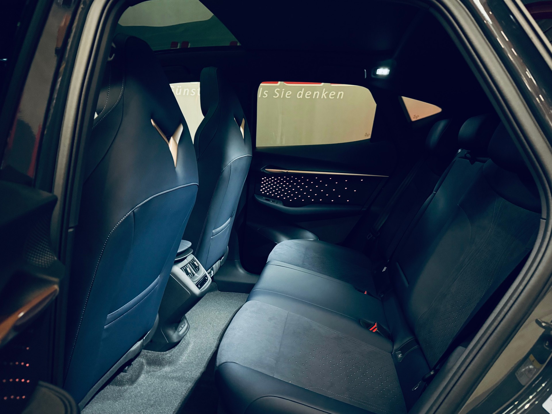 CUPRA Tavascan Type 9 77 kWh VZ Adrenaline-image-18