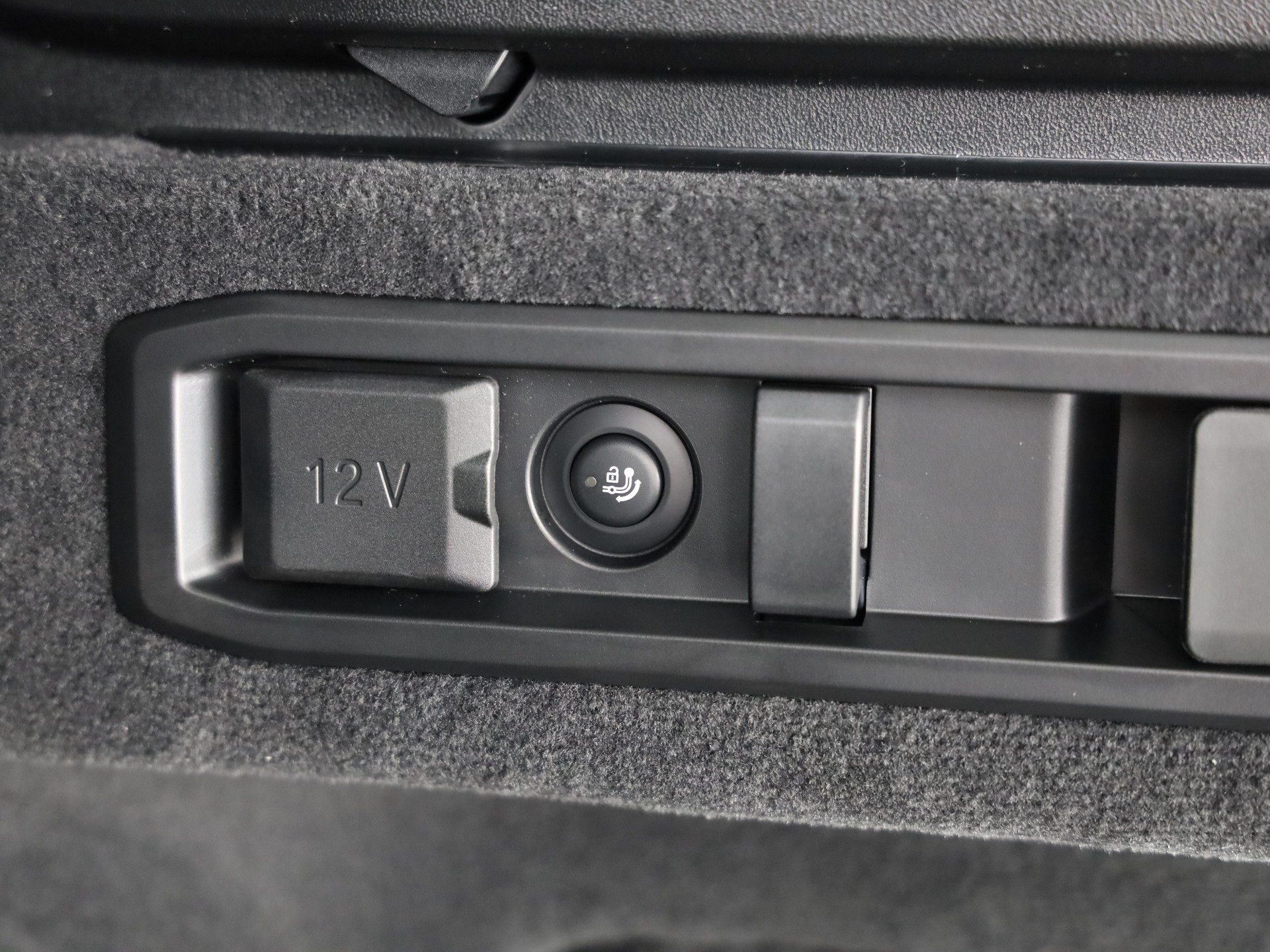 BMW M5 xDrive Touring-image-9