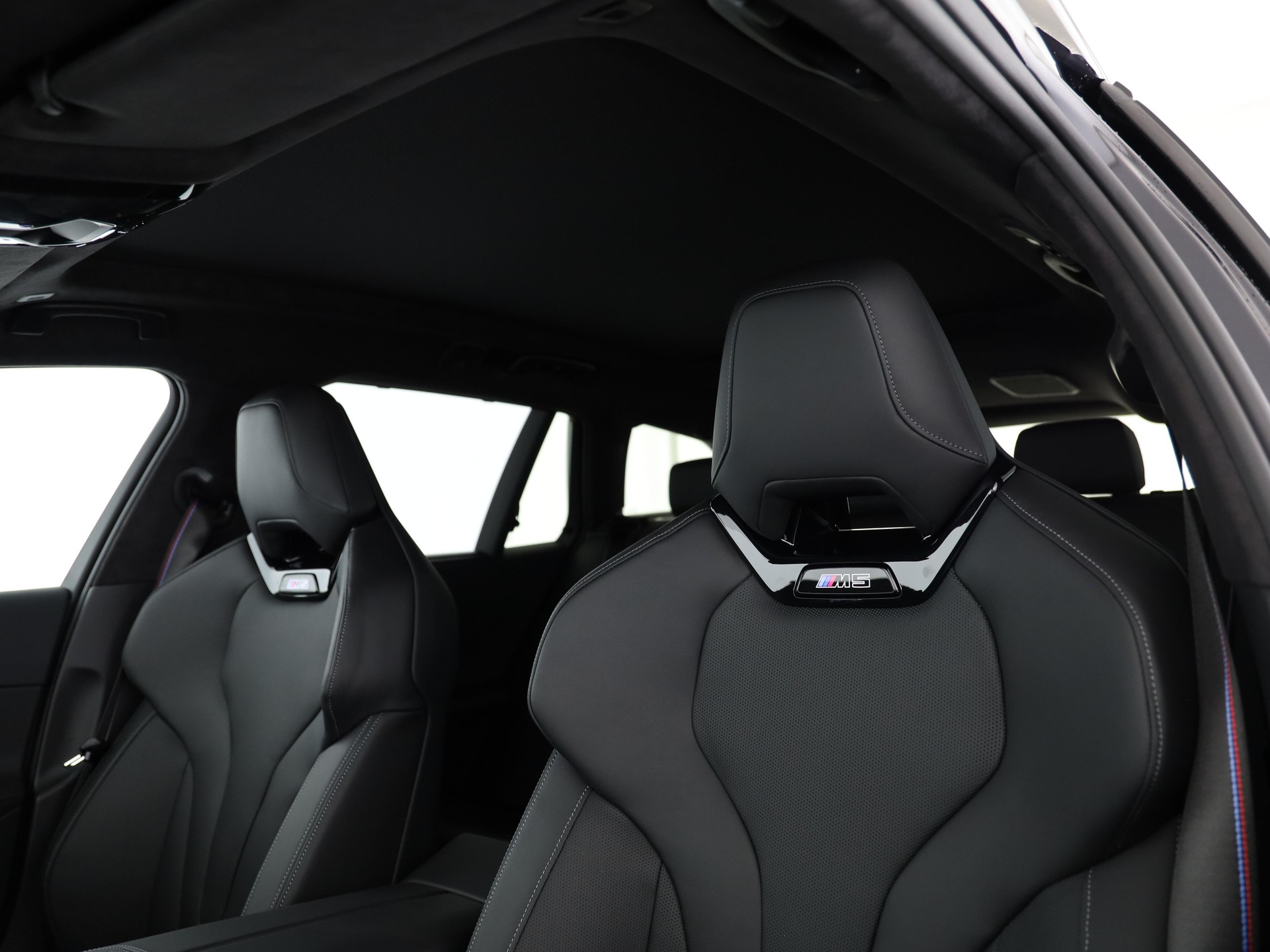 BMW M5 xDrive Touring-image-11