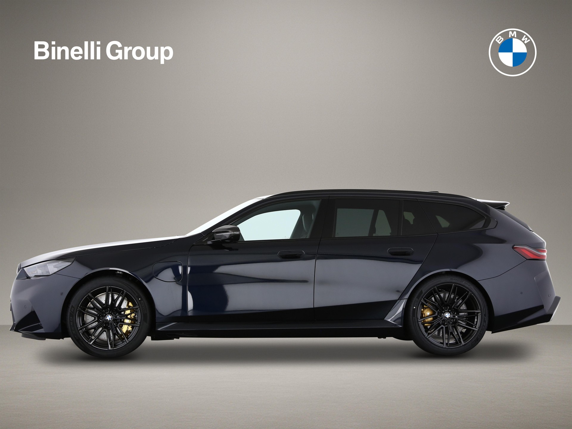 BMW M5 xDrive Touring-image-4