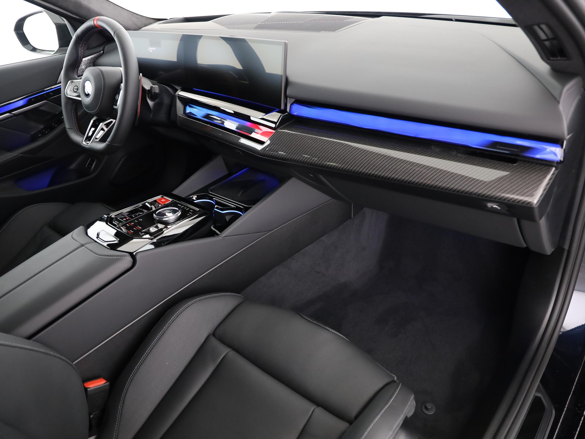 BMW M5 xDrive Touring-image-13