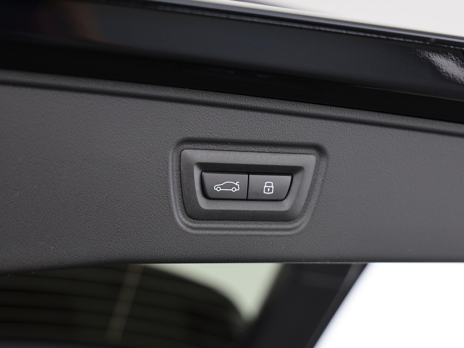 BMW M5 xDrive Touring-image-8