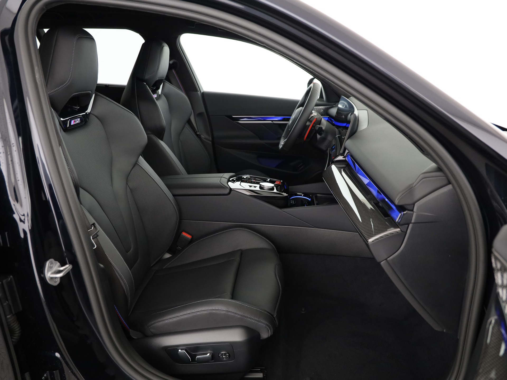 BMW M5 xDrive Touring-image-14