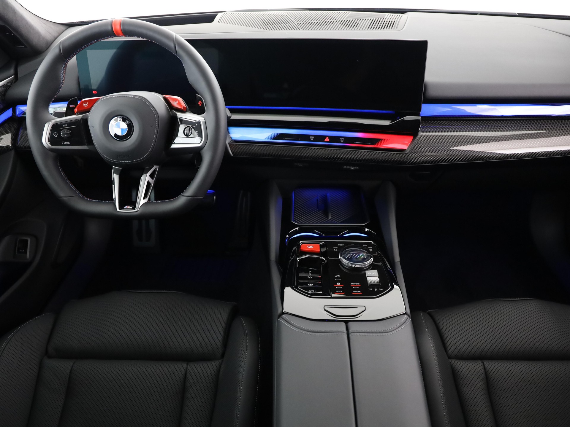 BMW M5 xDrive Touring-image-16