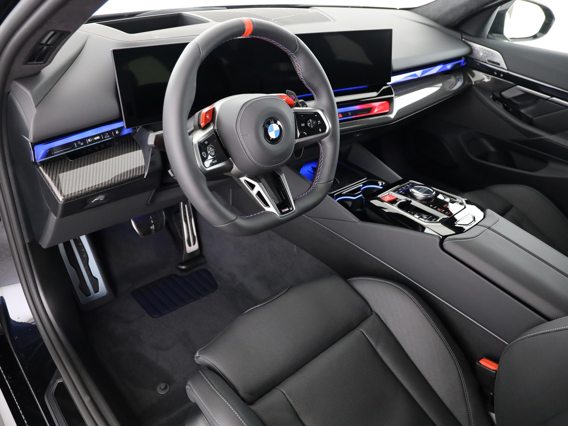 BMW M5 xDrive Touring-image-12