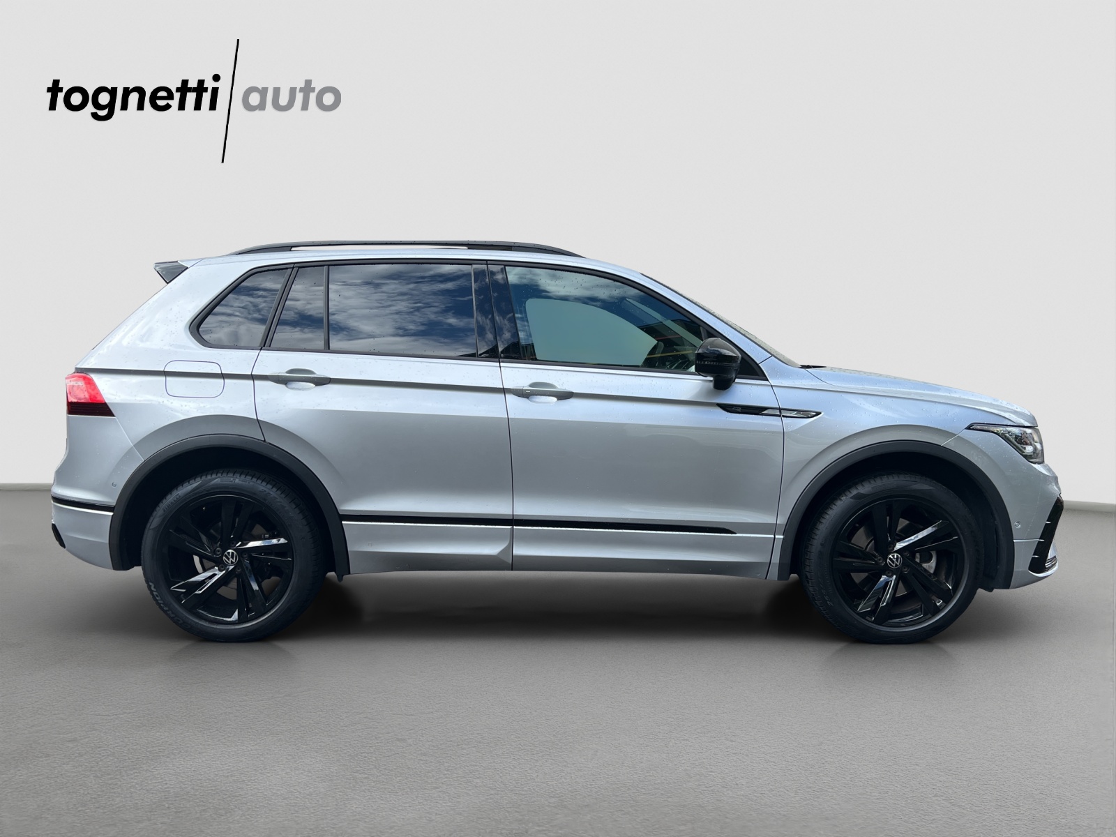 VW Tiguan 2.0 TDI SCR R-Line 4Motion DSG-image-2