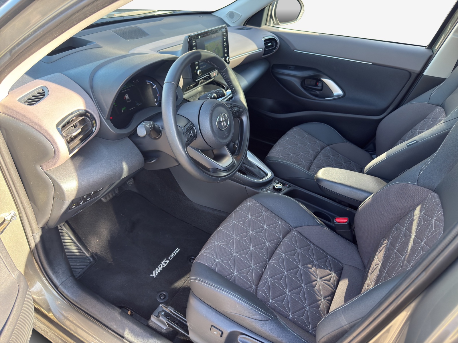 TOYOTA Yaris Cross 1.5 Elegant e-CVT AWDi-image-7