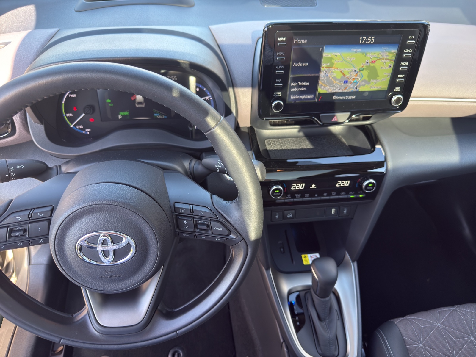 TOYOTA Yaris Cross 1.5 Elegant e-CVT AWDi-image-8