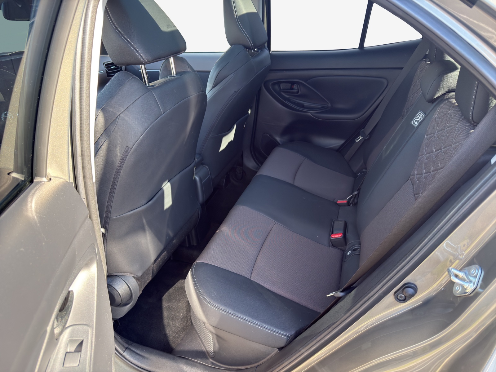 TOYOTA Yaris Cross 1.5 Elegant e-CVT AWDi-image-11
