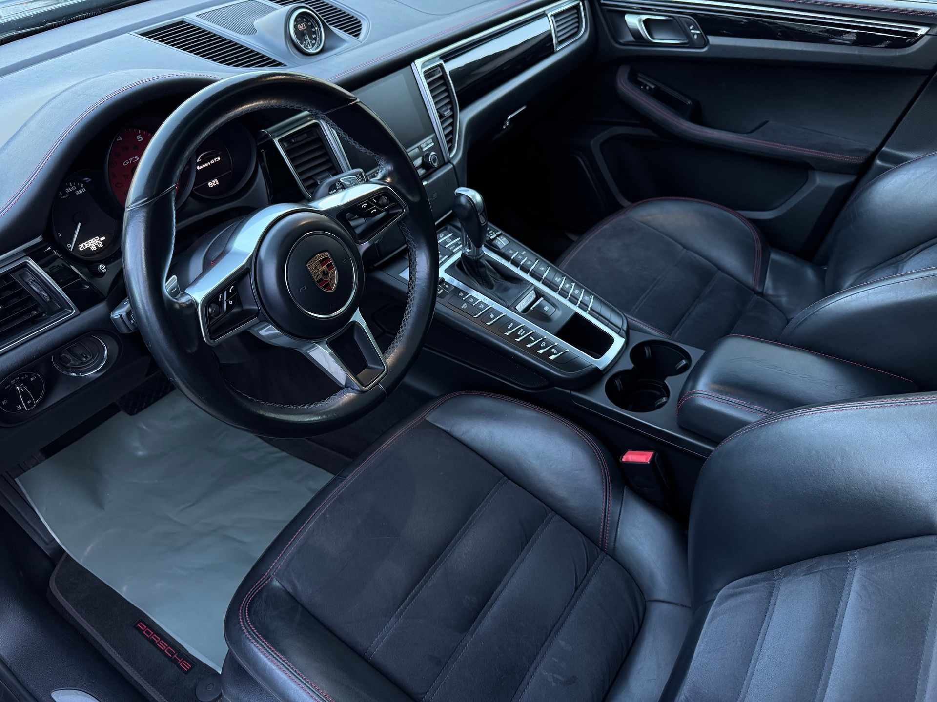 PORSCHE Macan GTS PDK-image-9
