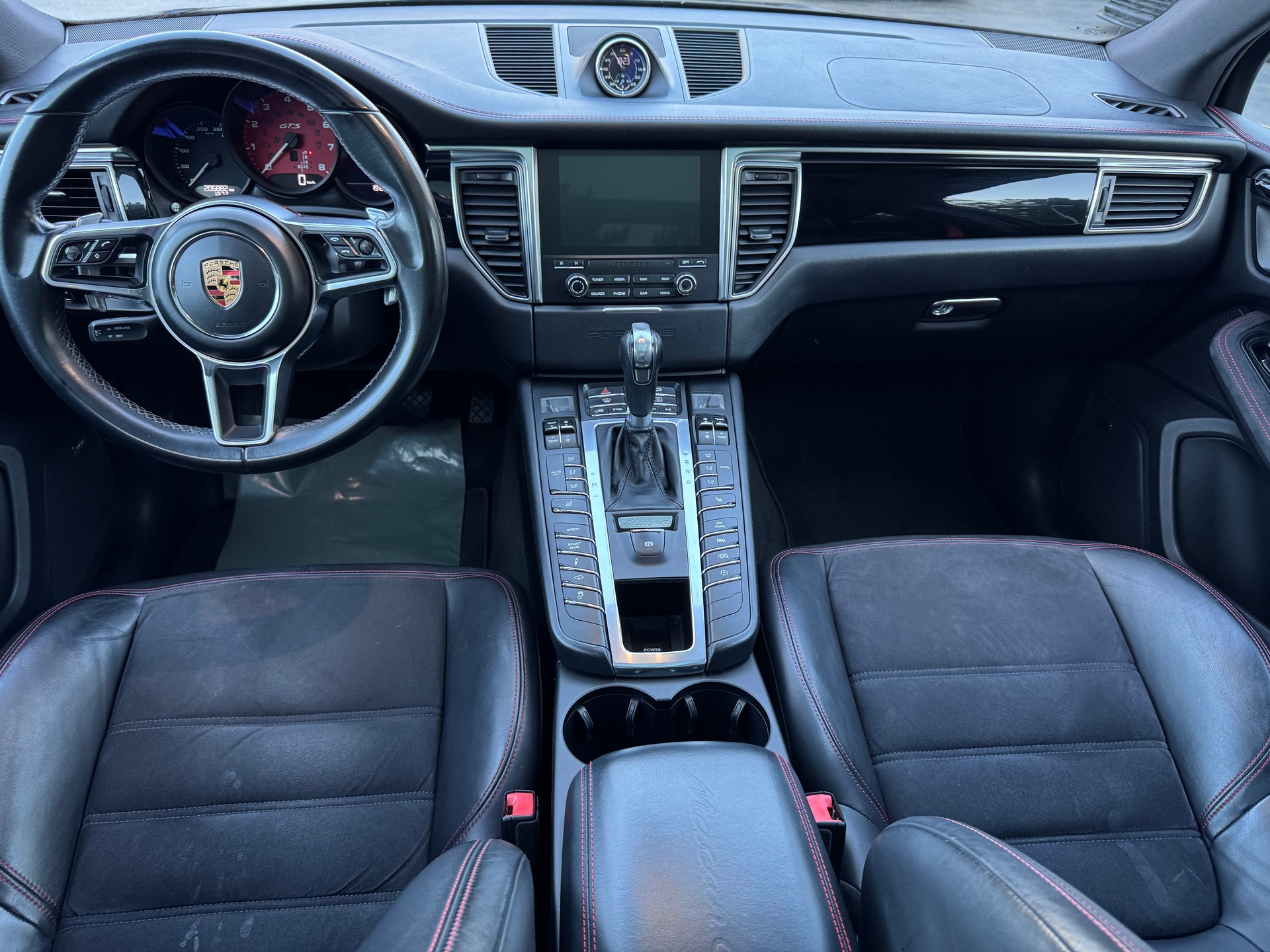 PORSCHE Macan GTS PDK-image-11