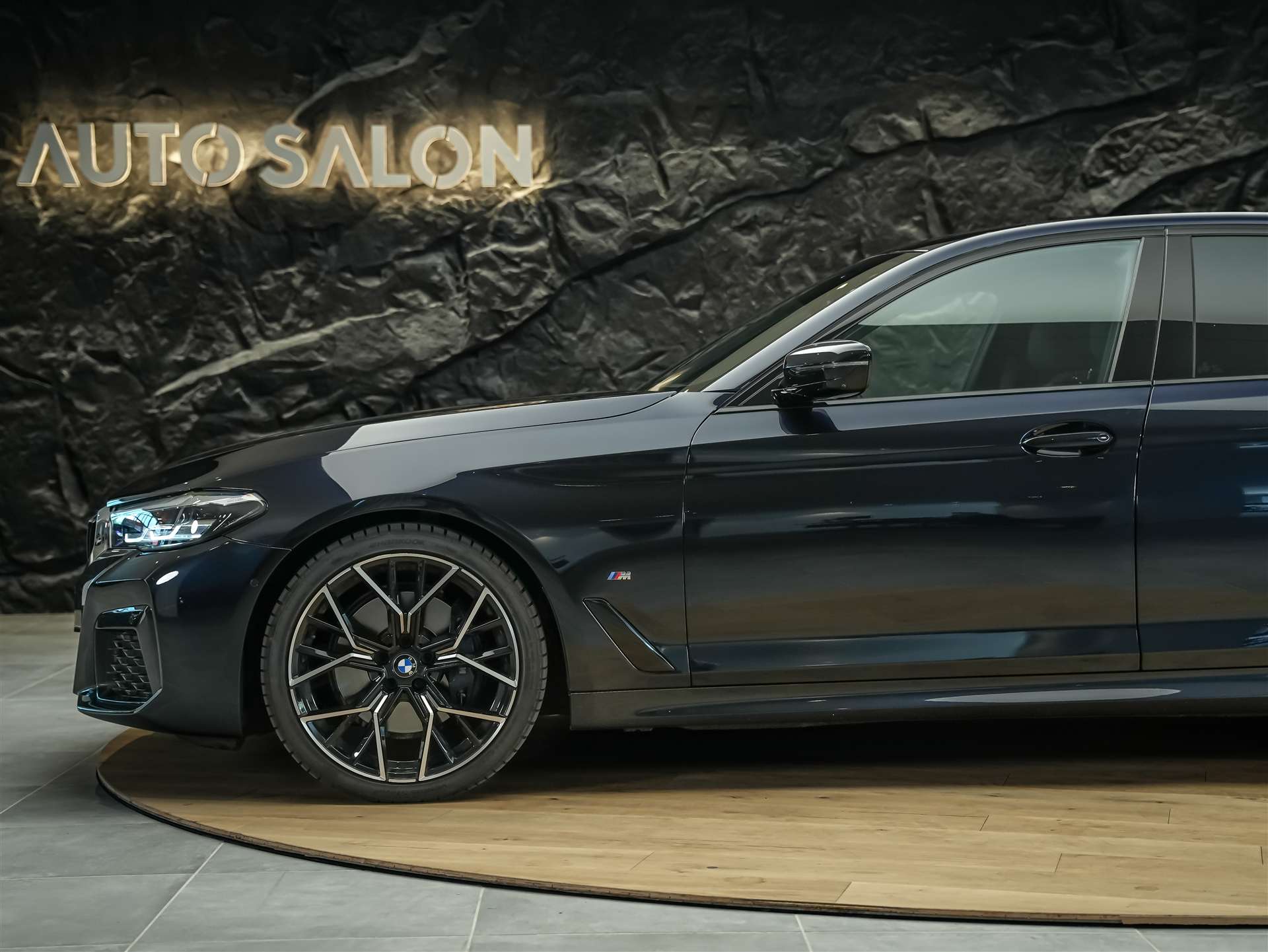 BMW 530i xDrive M Sport Steptronic *20" Felgen*Head-Up*Leder*-image-14