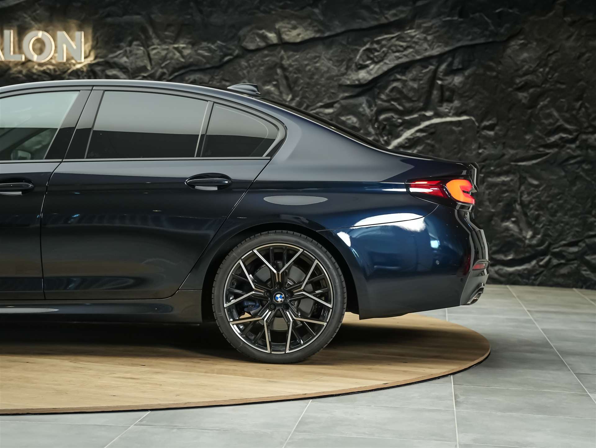BMW 530i xDrive M Sport Steptronic *20" Felgen*Head-Up*Leder*-image-16