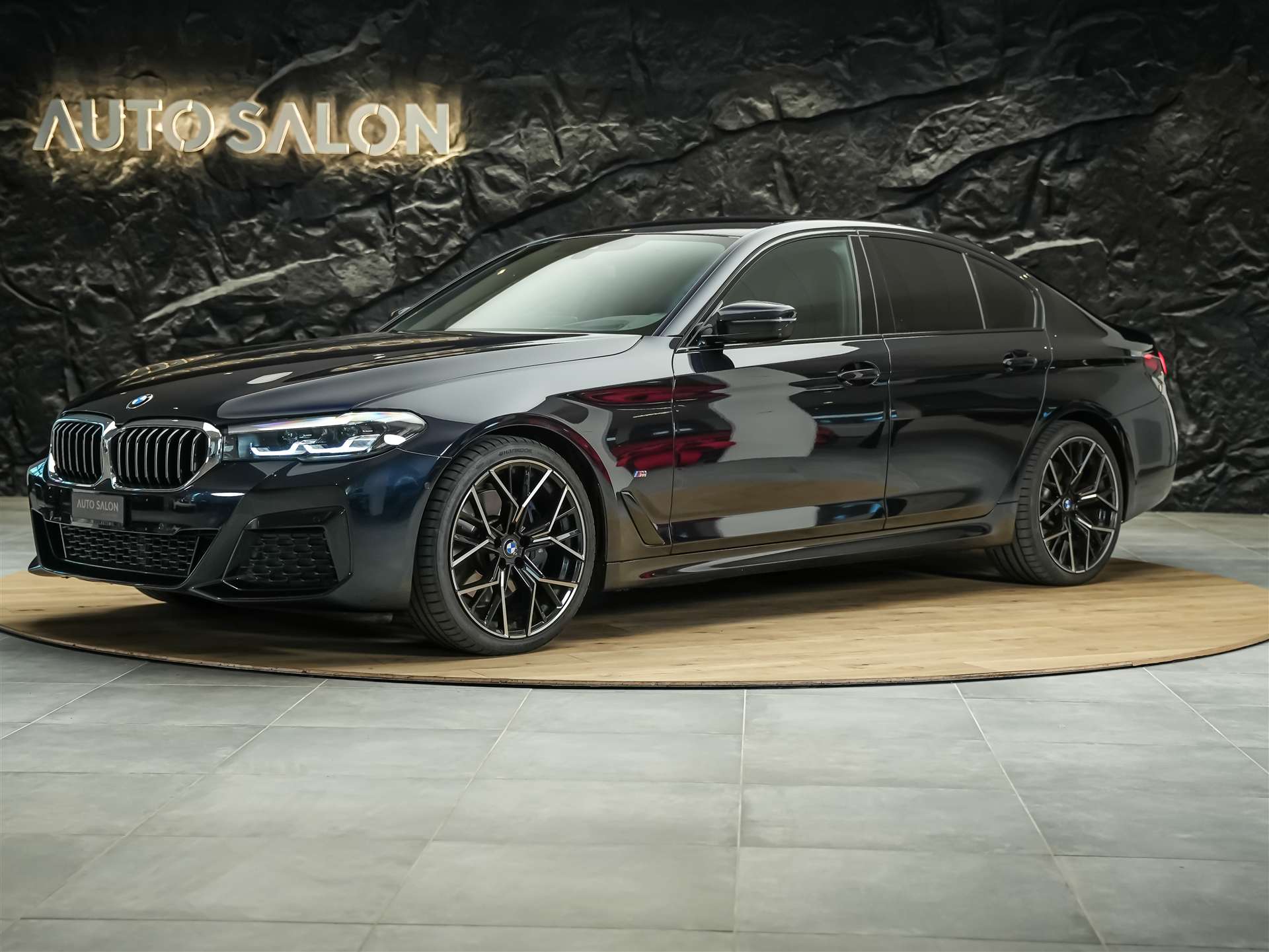 BMW 530i xDrive M Sport Steptronic *20" Felgen*Head-Up*Leder*-image-0