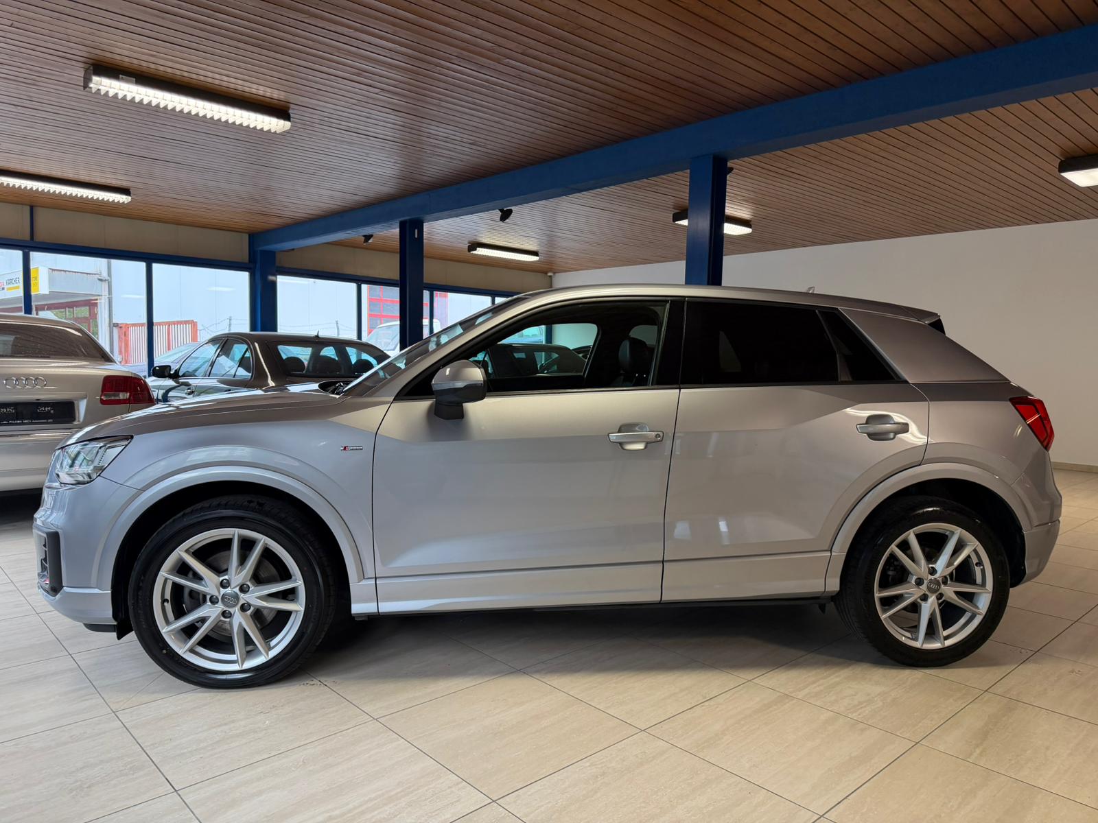 AUDI Q2 2.0 TFSI design quattro S-tronic-image-6