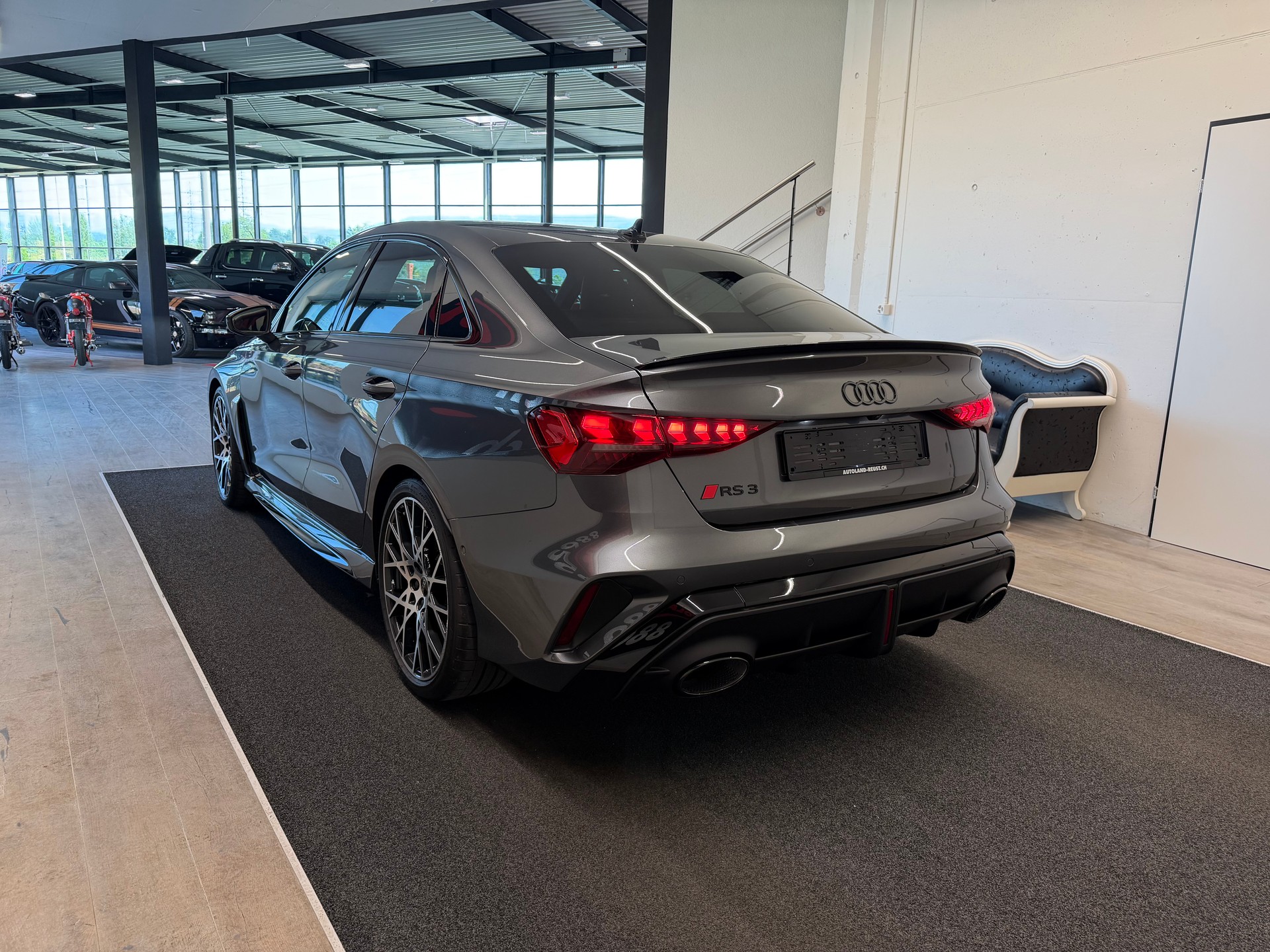 AUDI RS3 Limousine 2.5 TSI quattro S-tronic-image-5