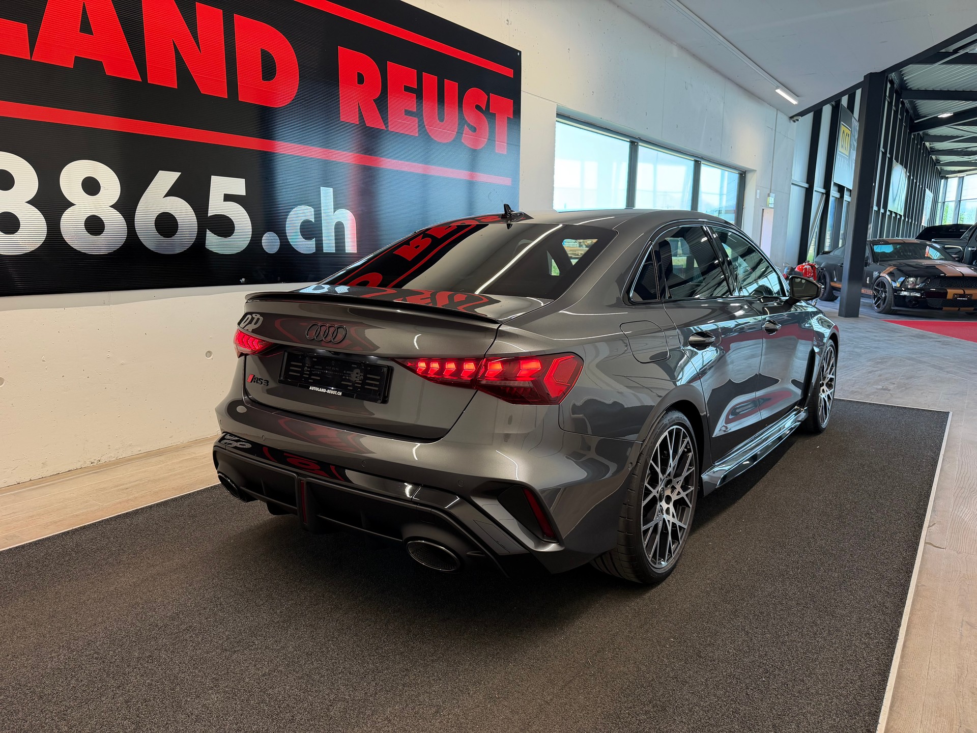 AUDI RS3 Limousine 2.5 TSI quattro S-tronic-image-6