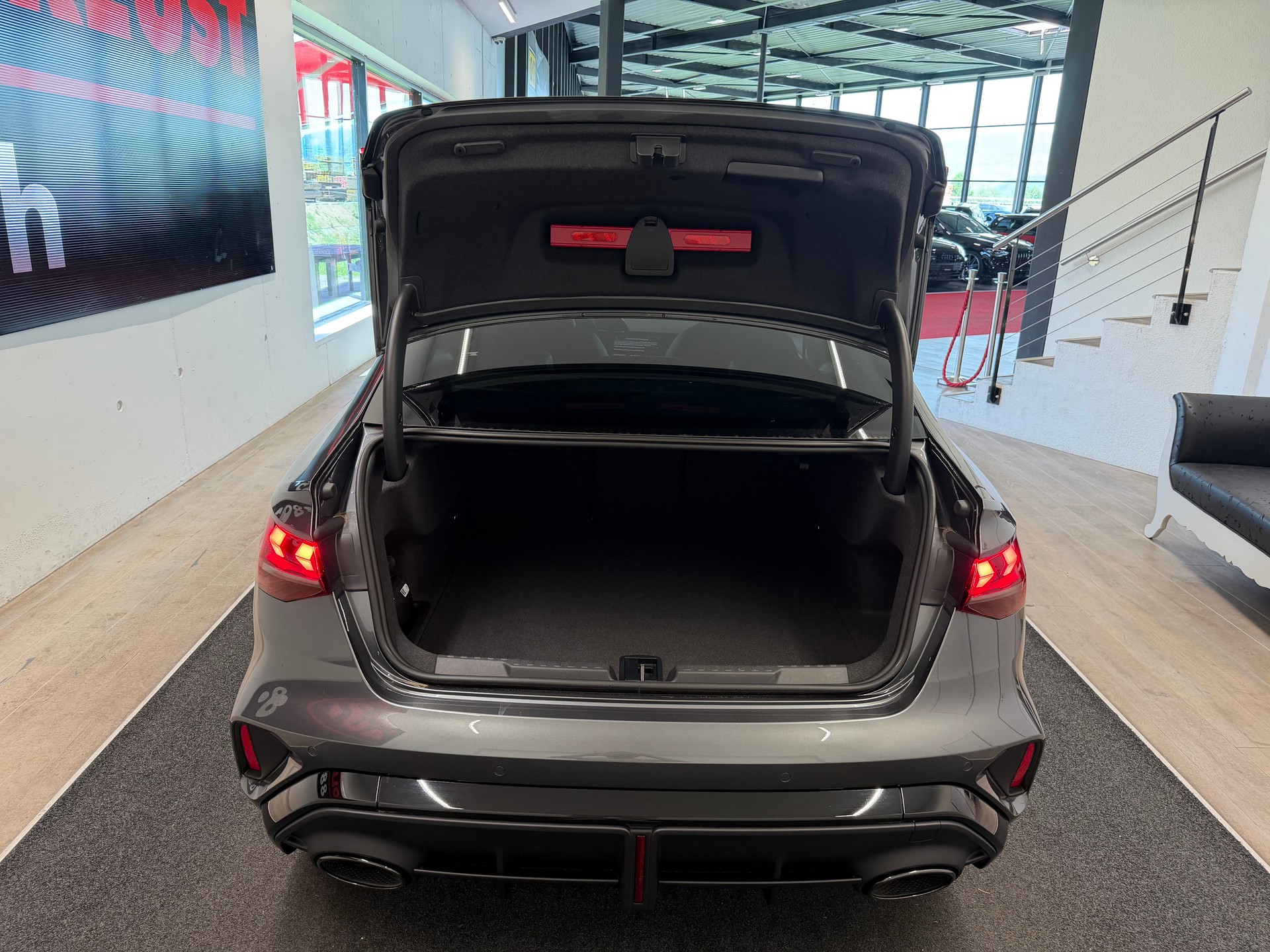 AUDI RS3 Limousine 2.5 TSI quattro S-tronic-image-8