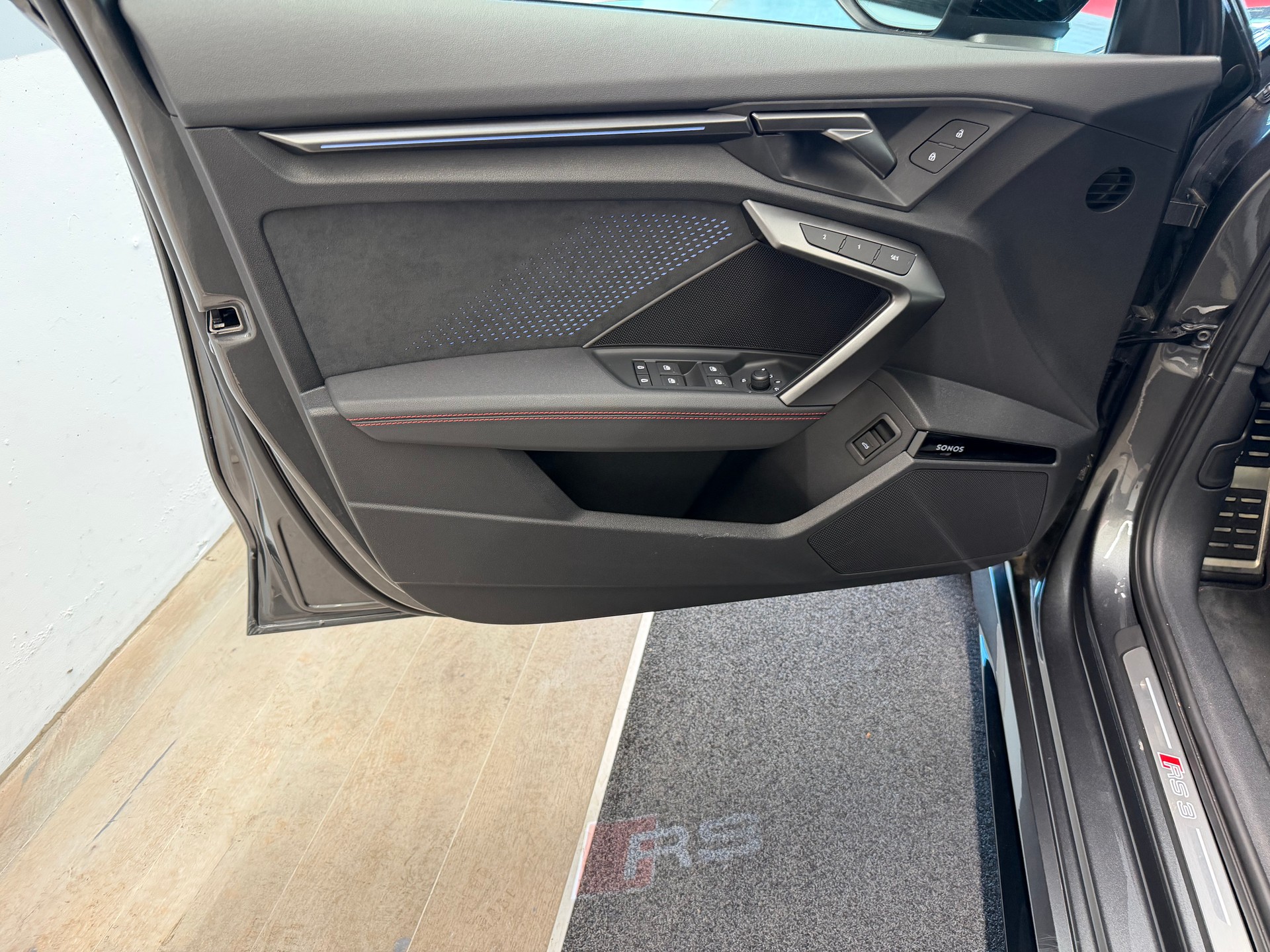 AUDI RS3 Limousine 2.5 TSI quattro S-tronic-image-10