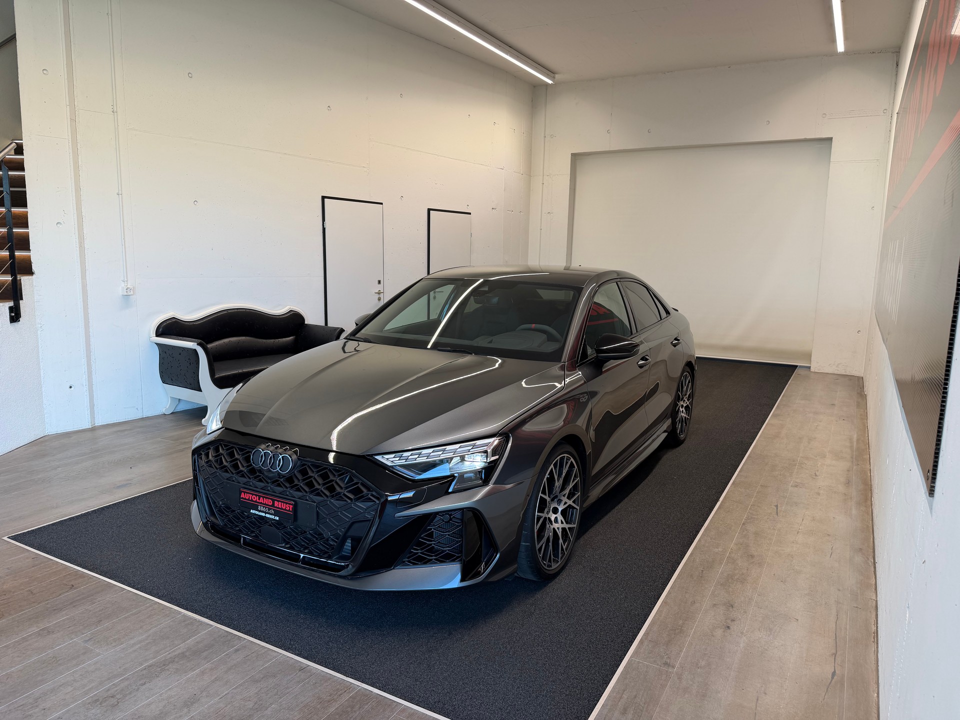 AUDI RS3 Limousine 2.5 TSI quattro S-tronic-image-2