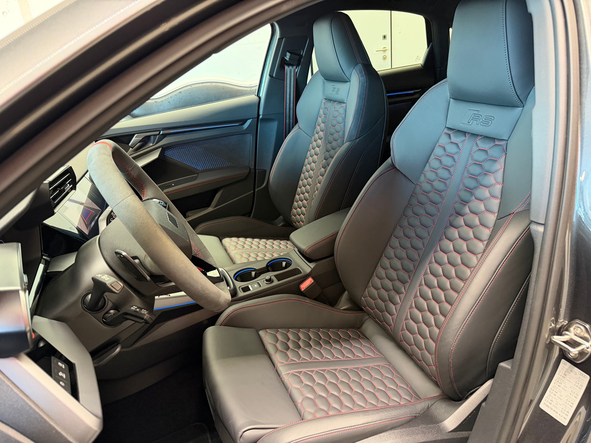 AUDI RS3 Limousine 2.5 TSI quattro S-tronic-image-11