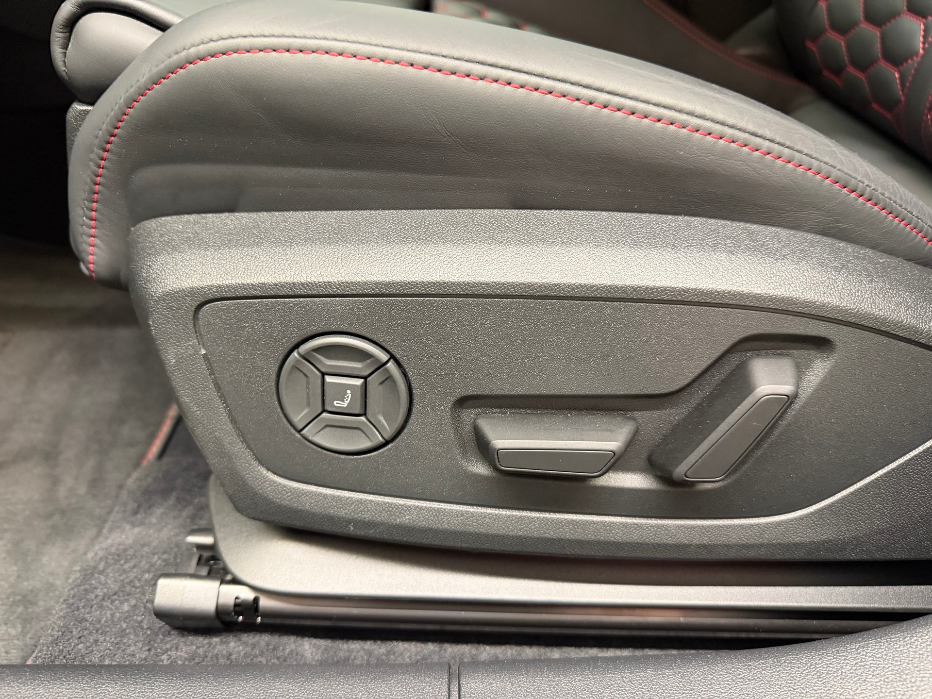 AUDI RS3 Limousine 2.5 TSI quattro S-tronic-image-12