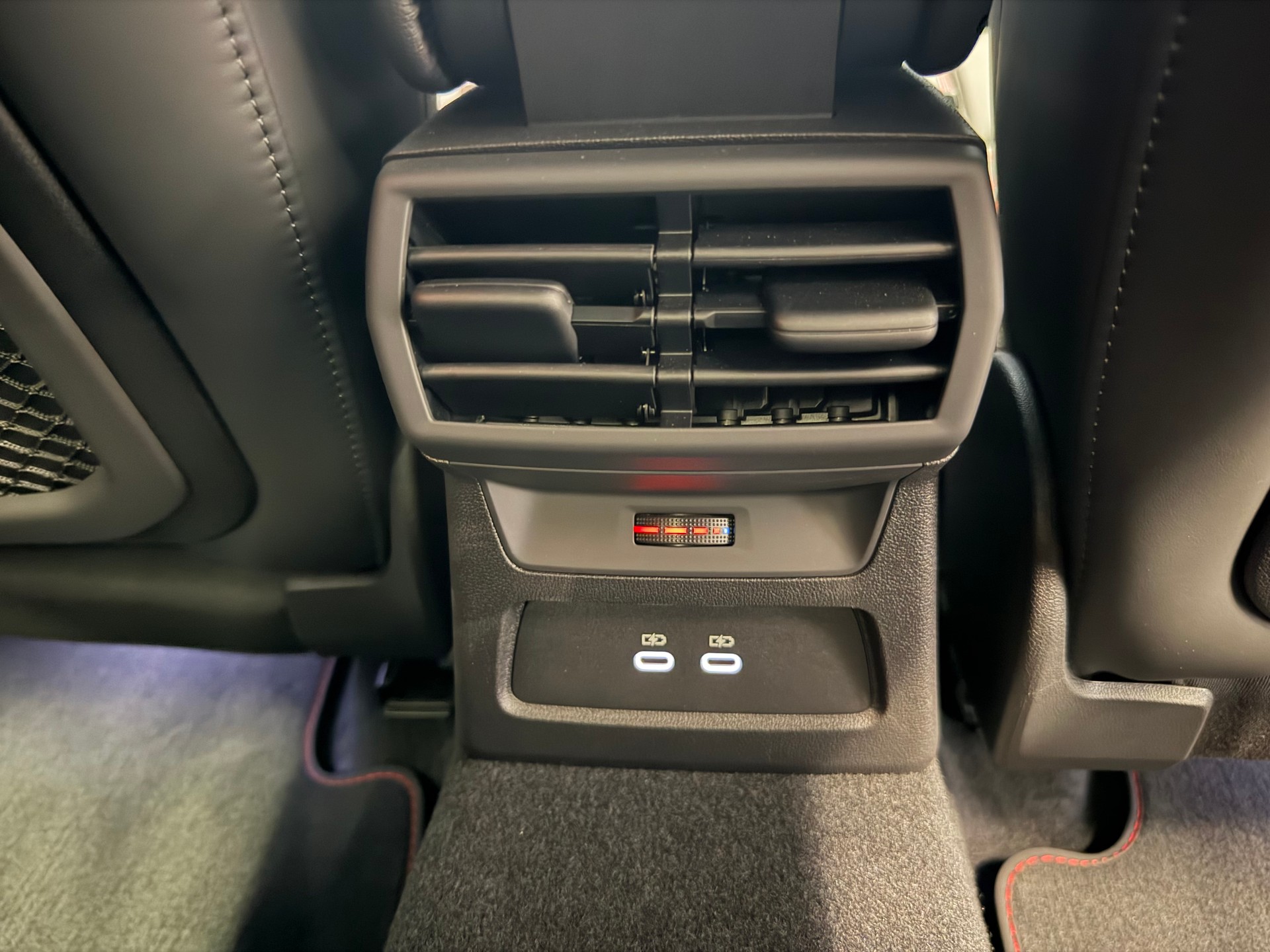AUDI RS3 Limousine 2.5 TSI quattro S-tronic-image-26